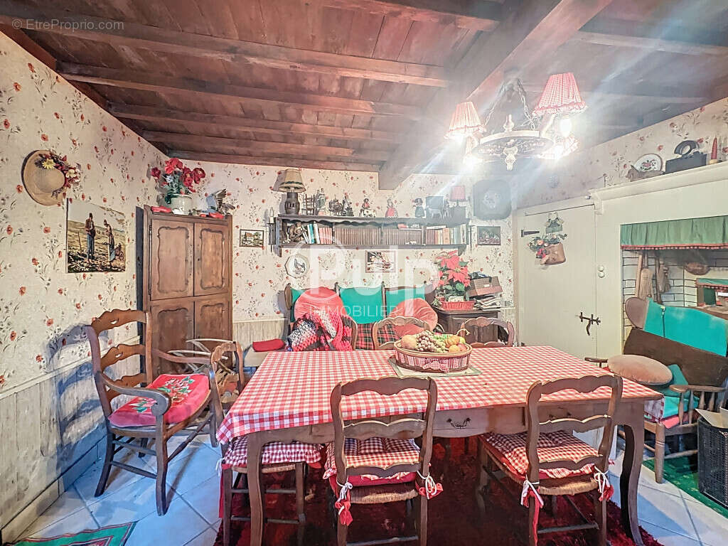 Maison à AUBROMETZ