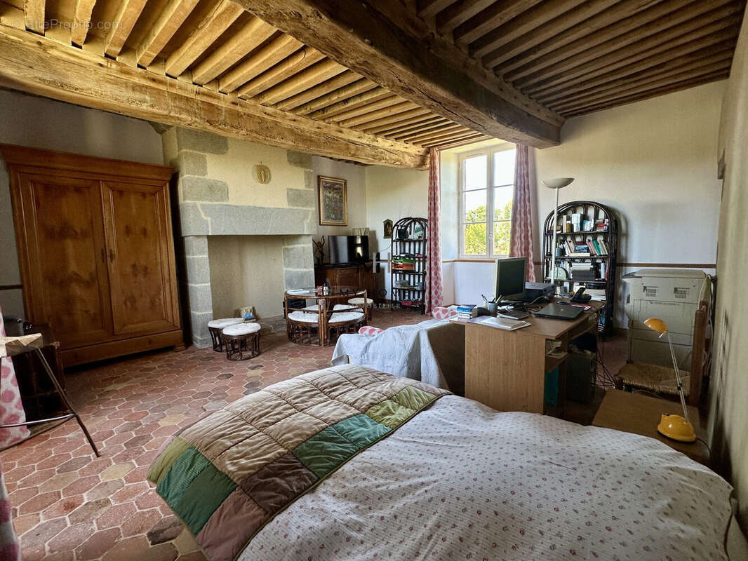 Maison à CARROUGES