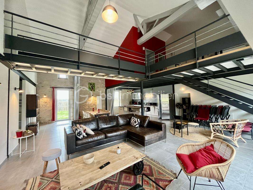 Maison à MONTPEYROUX