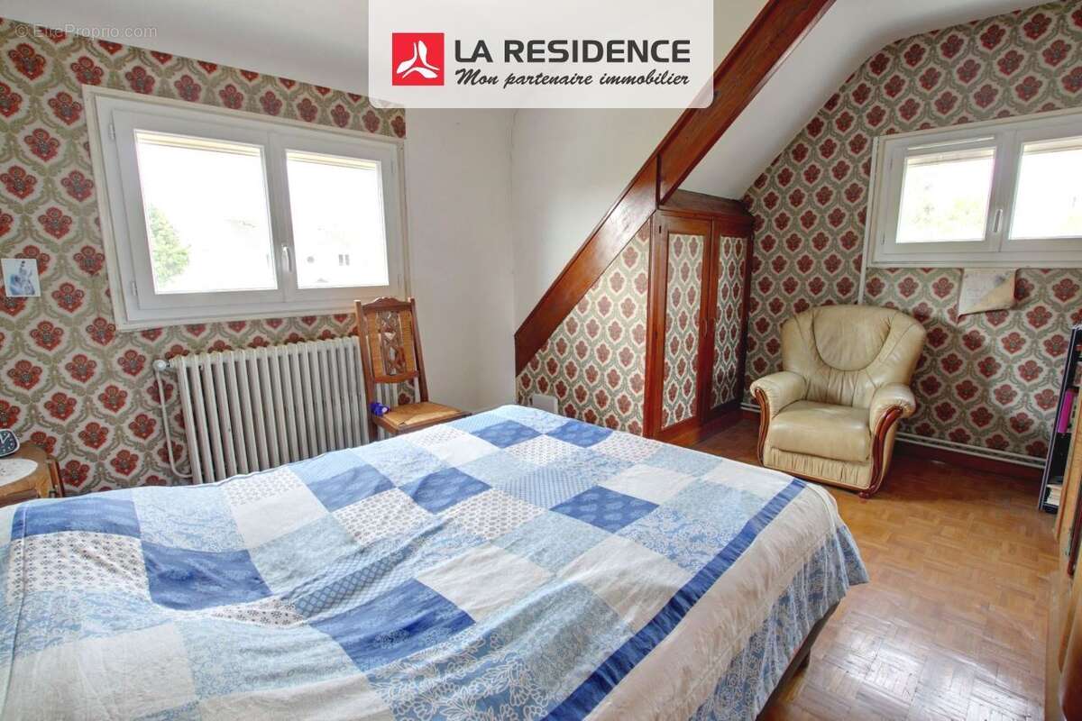 Maison à LE MESNIL-SAINT-DENIS