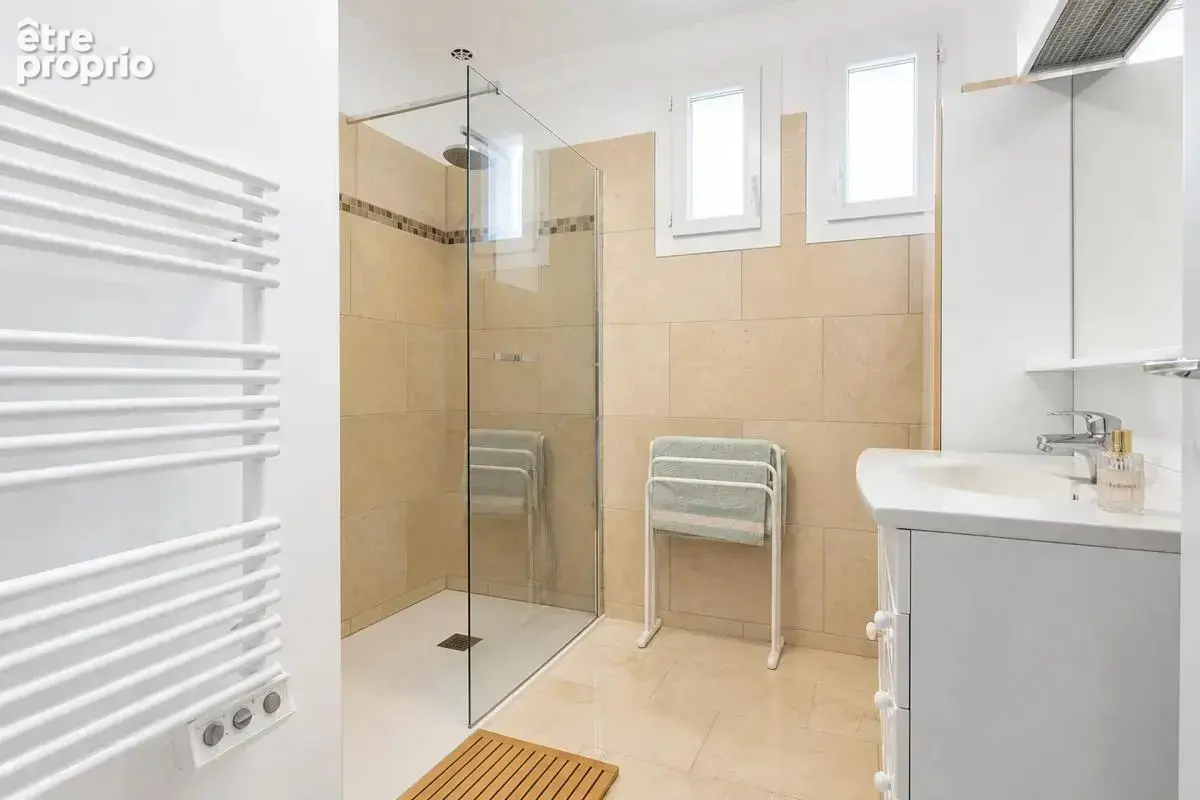 Maison de 7 pièces de 200 m² à Châteauneuf-de-Gadagne - photo 19