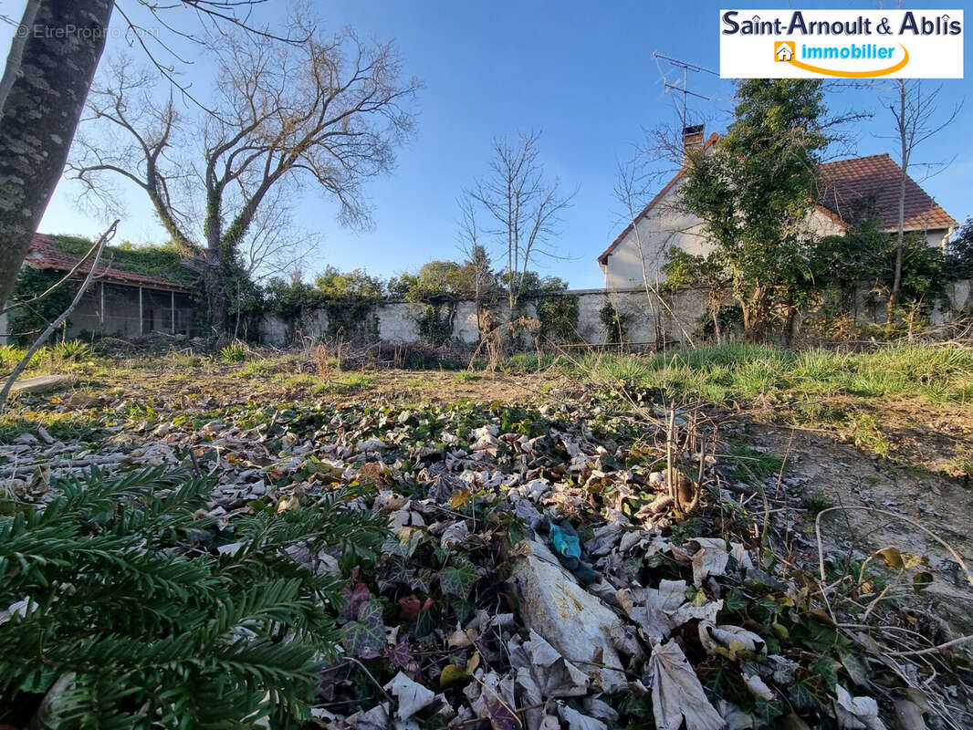 Terrain à SAINT-ARNOULT-EN-YVELINES