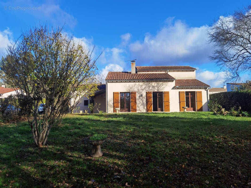 Maison à CHASSENEUIL-SUR-BONNIEURE