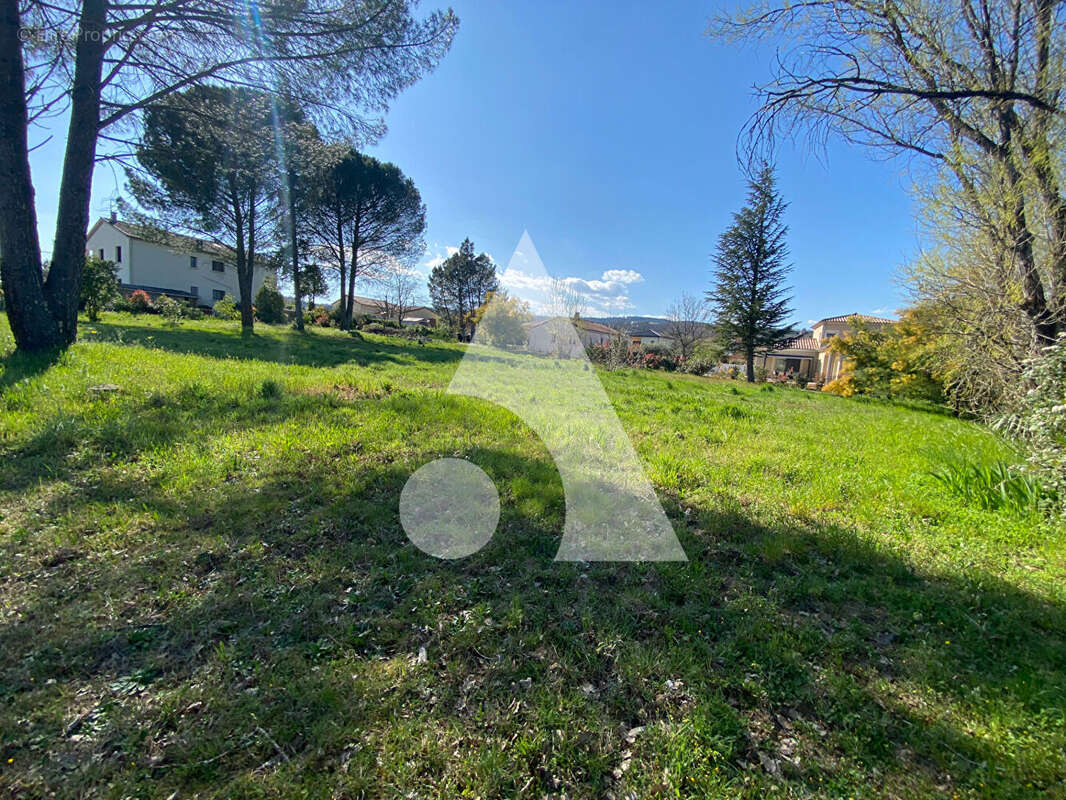 Terrain à SAINT-ETIENNE-DE-FONTBELLON