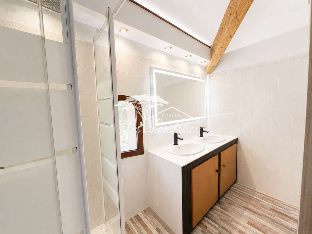 Villa provençale de caractère T5 avec Piscine -env. 160 m2 habitables   terrain arboré de 1 500 m2 - photo 11