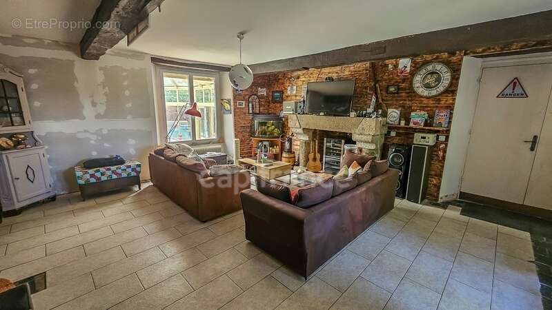A vendre 8 pièces FONTAINE LA RIVIERE (91) Maison sur sous-sol avec cave voûtée et piscine - photo 3