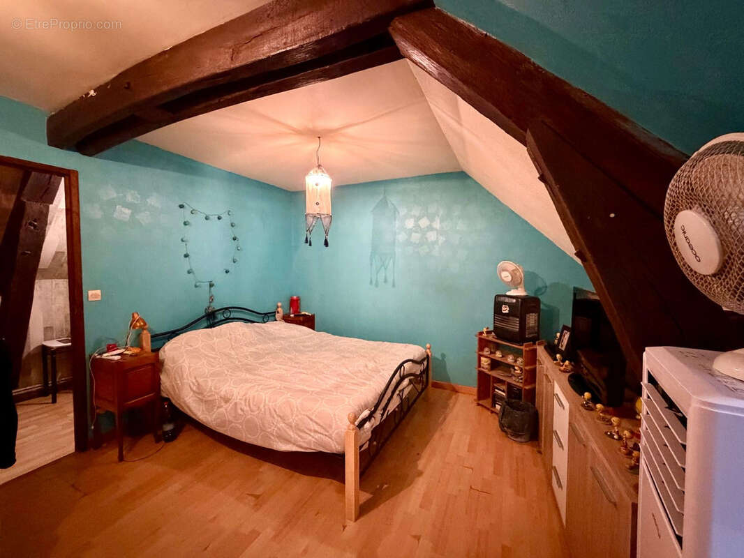 Maison à SAINT-GENOUPH