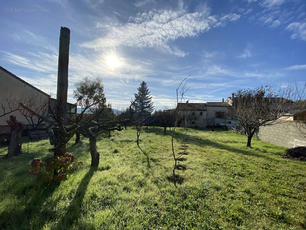 Terrain 724 m² à Saint-Privat  - photo 8