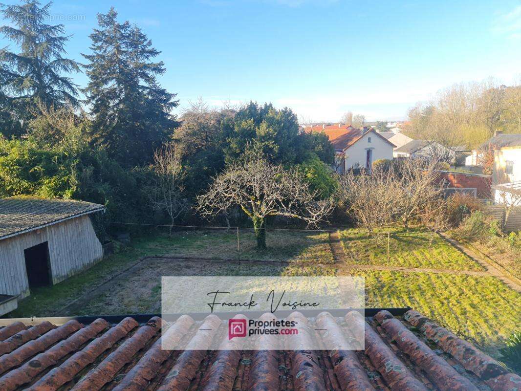 Maison de 212 m2 A VENDRE Les Herbiers Centre Ville - 4 Chambres et un bureau sur un terrain de 1150 m2 - photo 10