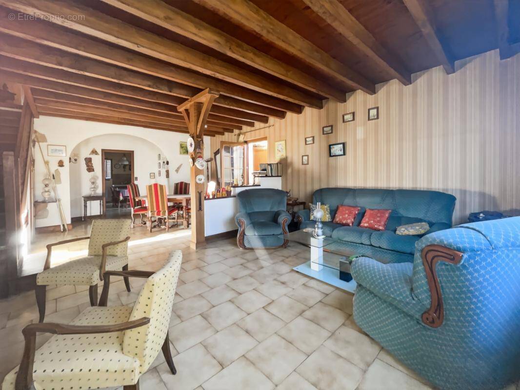 Maison à MANZAC-SUR-VERN