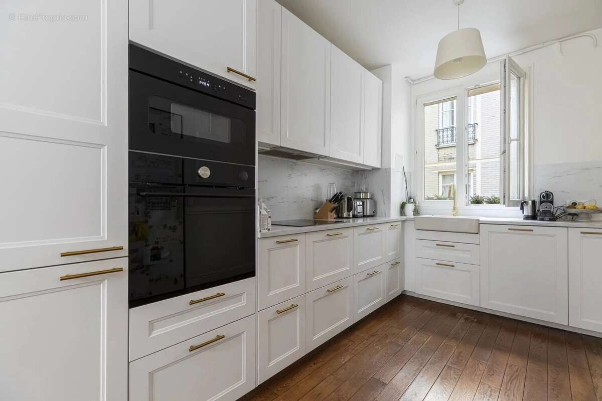 Appartement à PARIS-17E