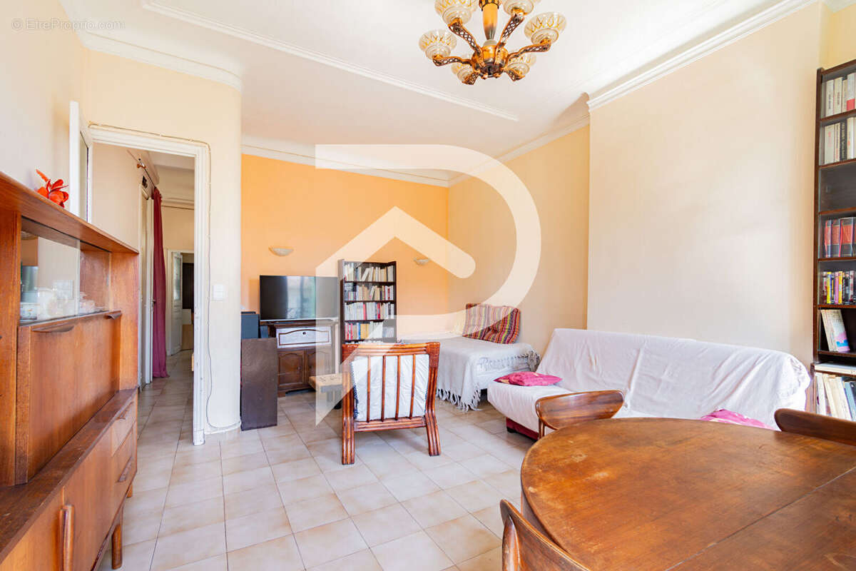 Appartement à MARSEILLE-5E