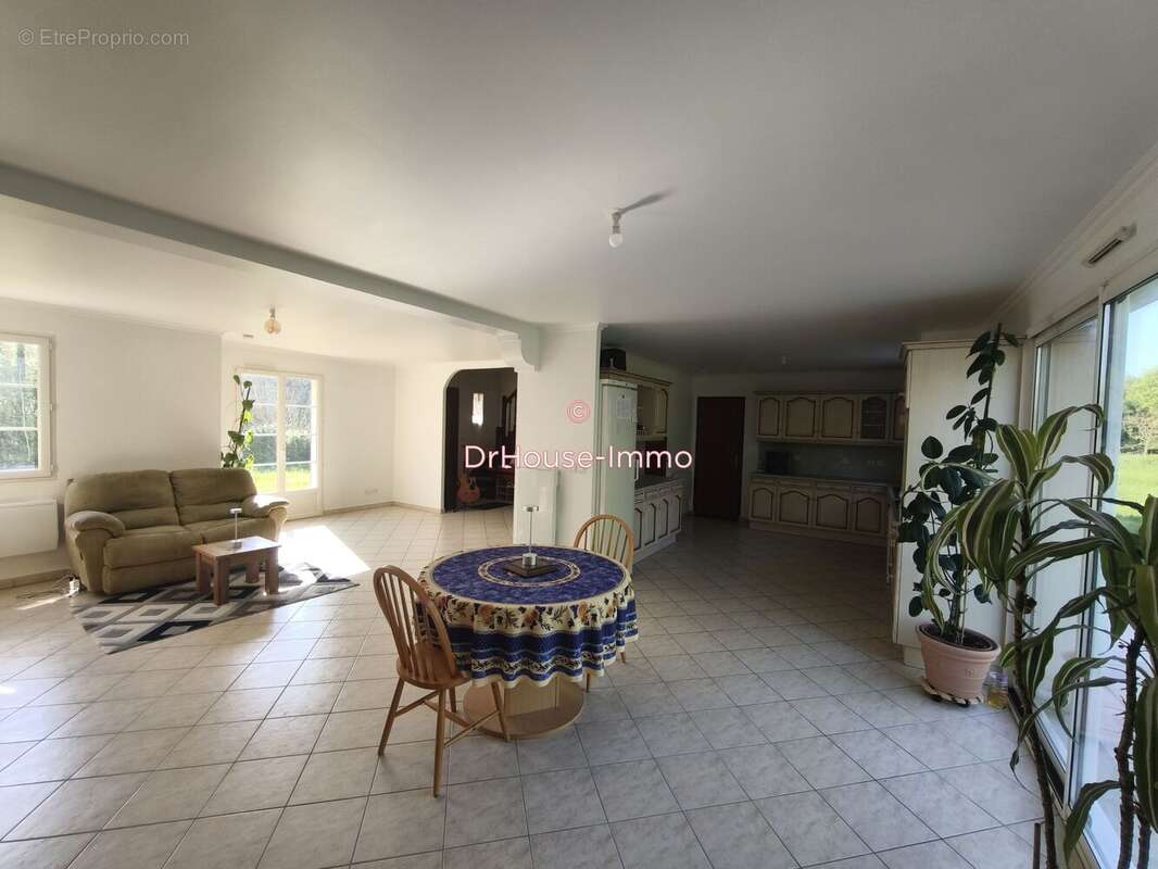 Maison à SAINT-JEAN-DE-LA-MOTTE