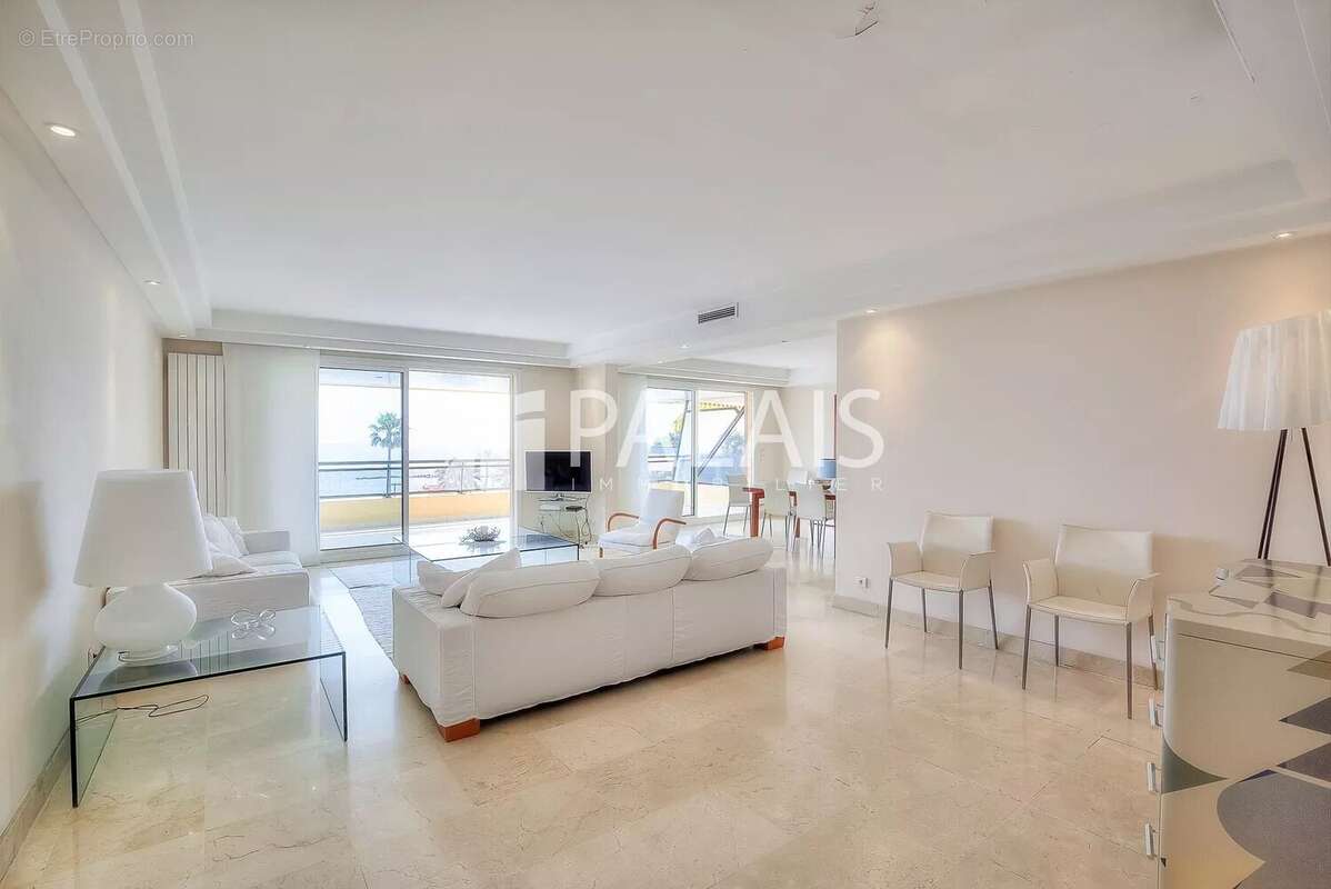 Appartement à SAINT-LAURENT-DU-VAR