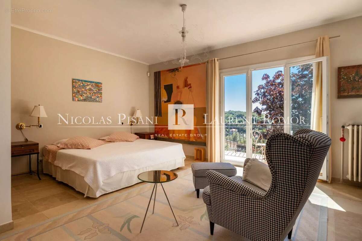 À vendre – nice – villa de caractère – piscine – vue panoramique - photo 7