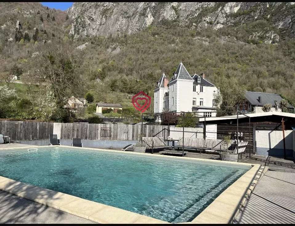 Château du XIXe siècle dans les Pyrénées, idéal pour Chambres d’Hôtes ou petit hôtel - photo 2