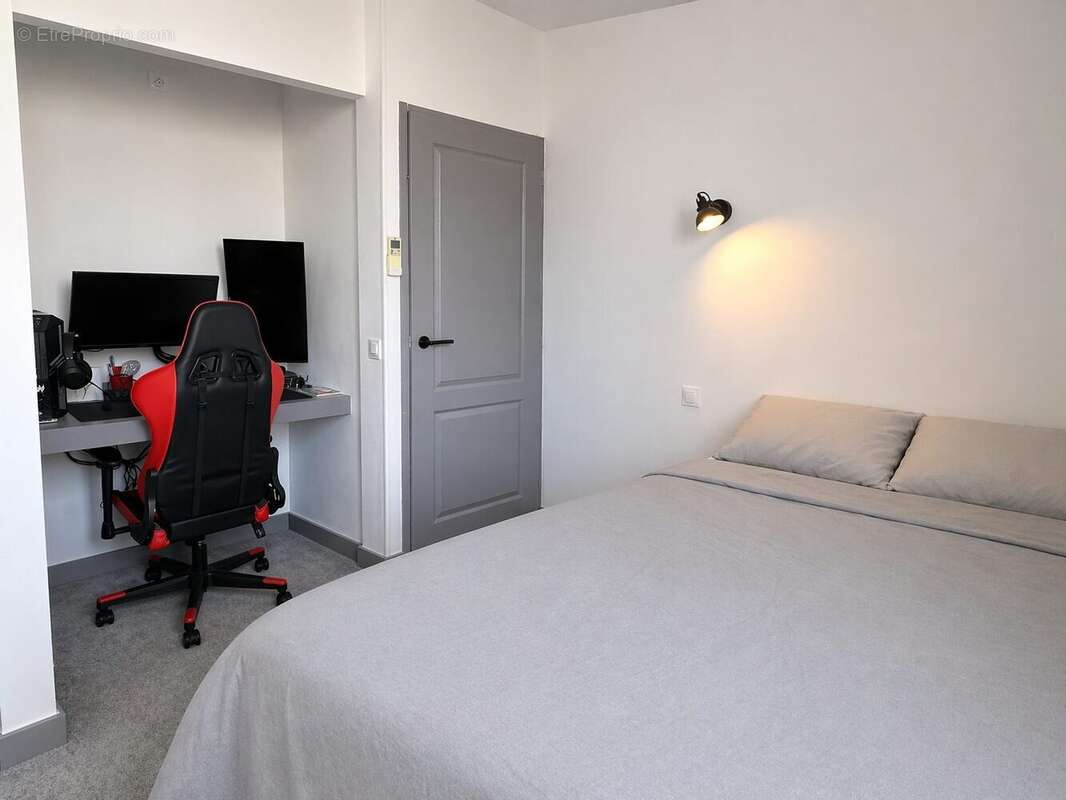 chambre n°3 à l'étage  - Maison à BAGAT-EN-QUERCY