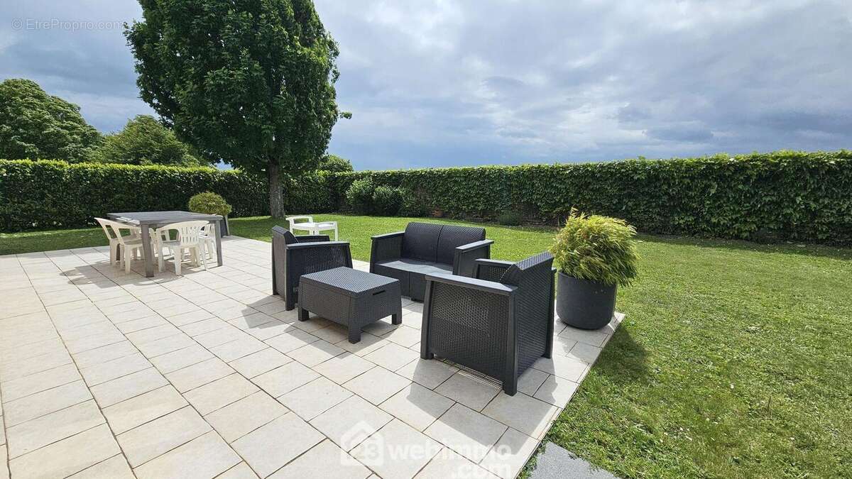 Voici la terrasse sans vis à vis! - Maison à ONCY-SUR-ECOLE