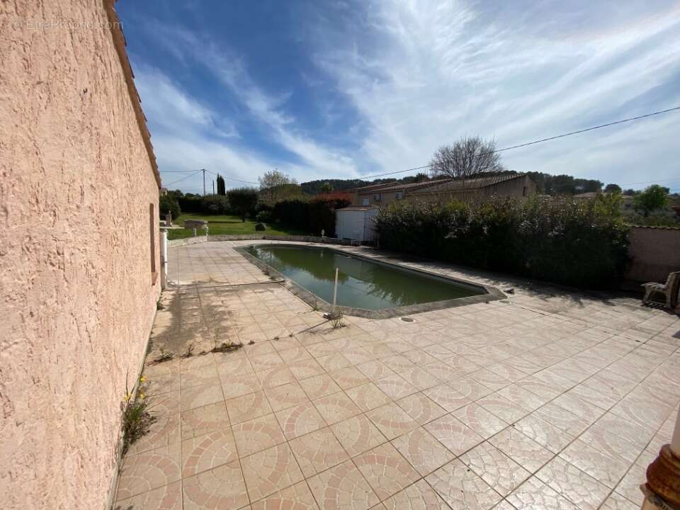 Terrain 811 m² à Pierrefeu-Du-Var  - photo 3