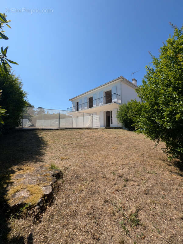 À découvrir sans tarder ! Belle maison familiale avec piscine   Saintes Rive Gauche - photo 13