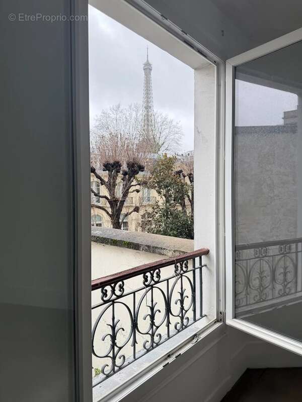 Appartement à PARIS-16E