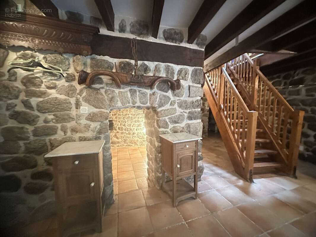 Maison à MEZILHAC