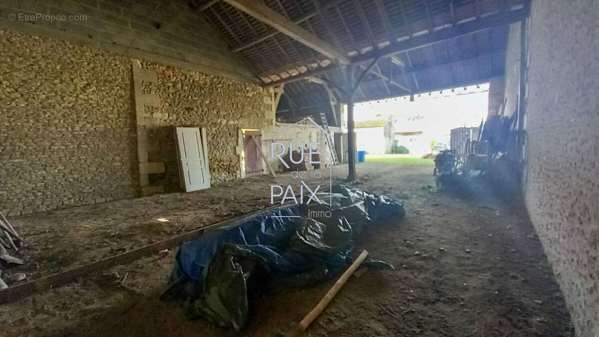 Maison à LENCLOITRE