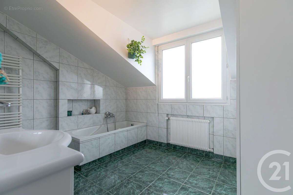 Appartement à CHENNEVIERES-SUR-MARNE