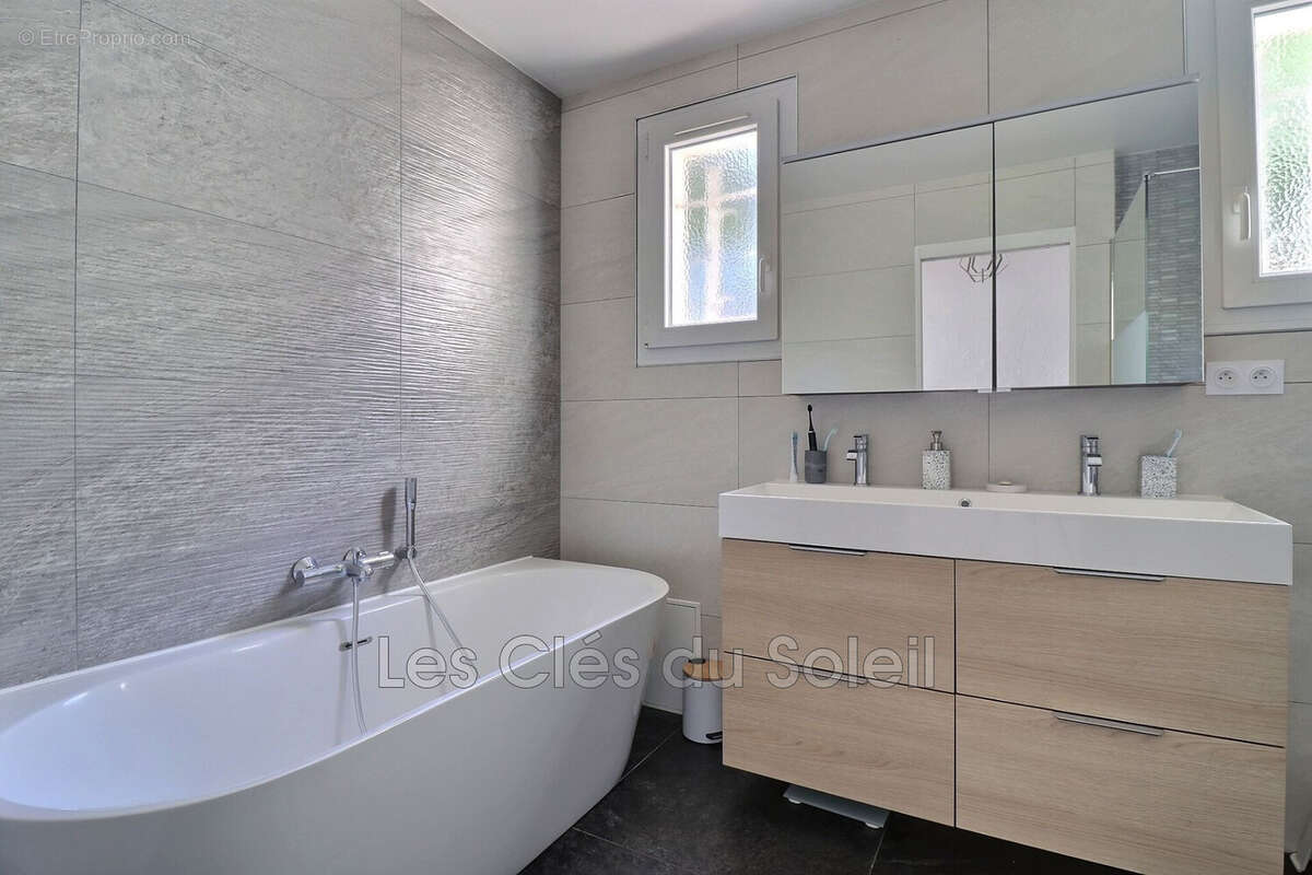 Maison à LA VALETTE-DU-VAR