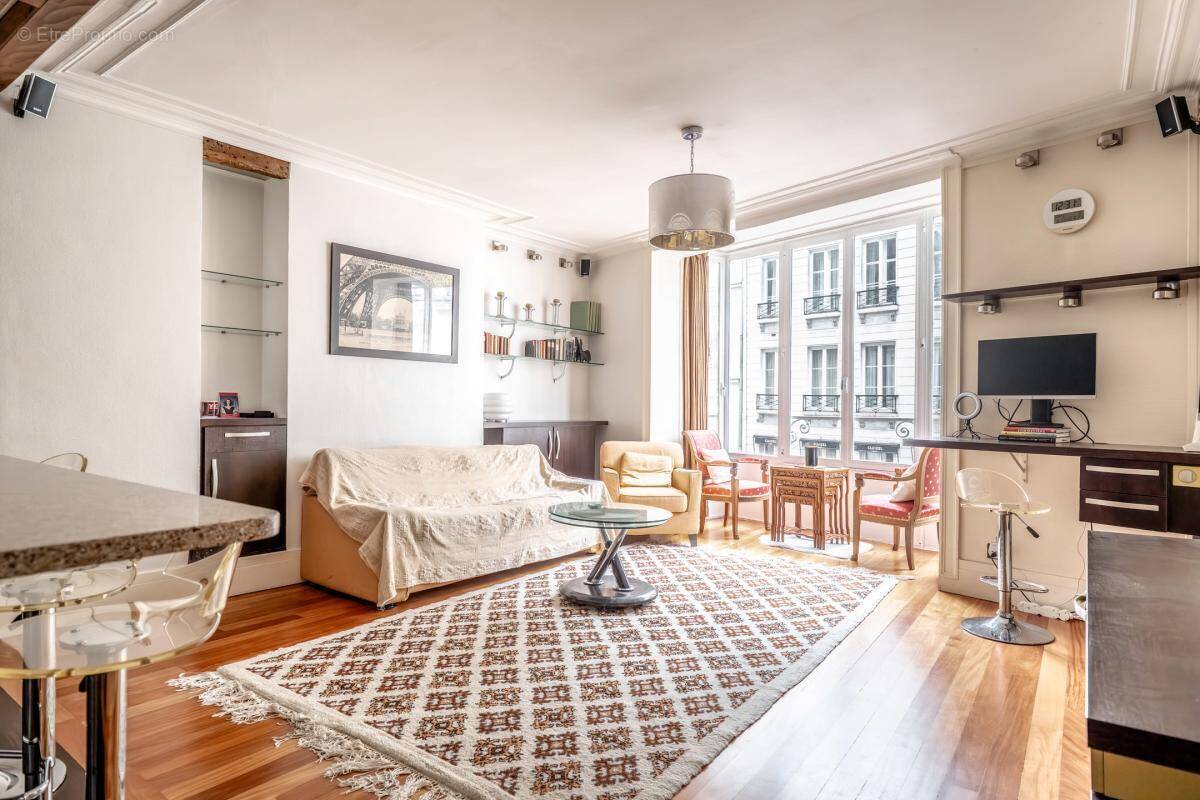 Appartement à PARIS-1E