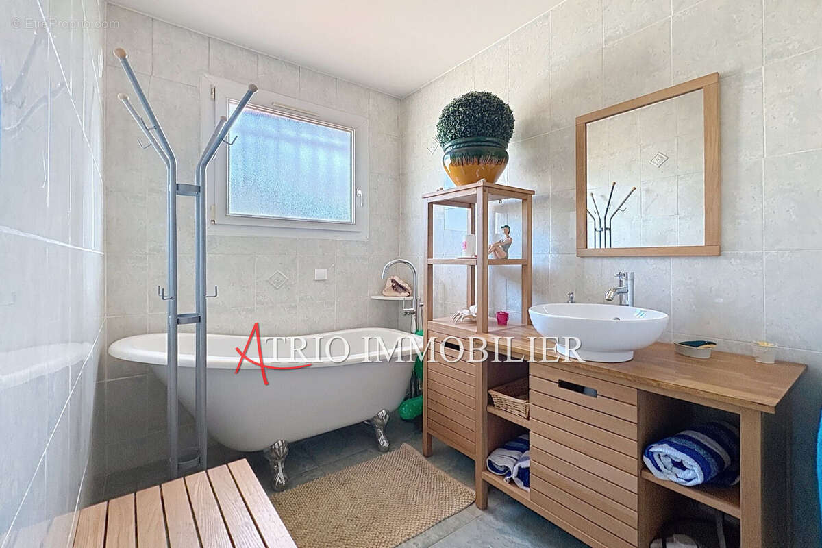 Maison à SAINT-LAURENT-DU-VAR