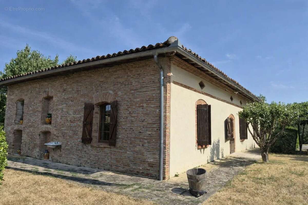 Ferme t4 de 162 m² avec piscine sur parc - photo 3