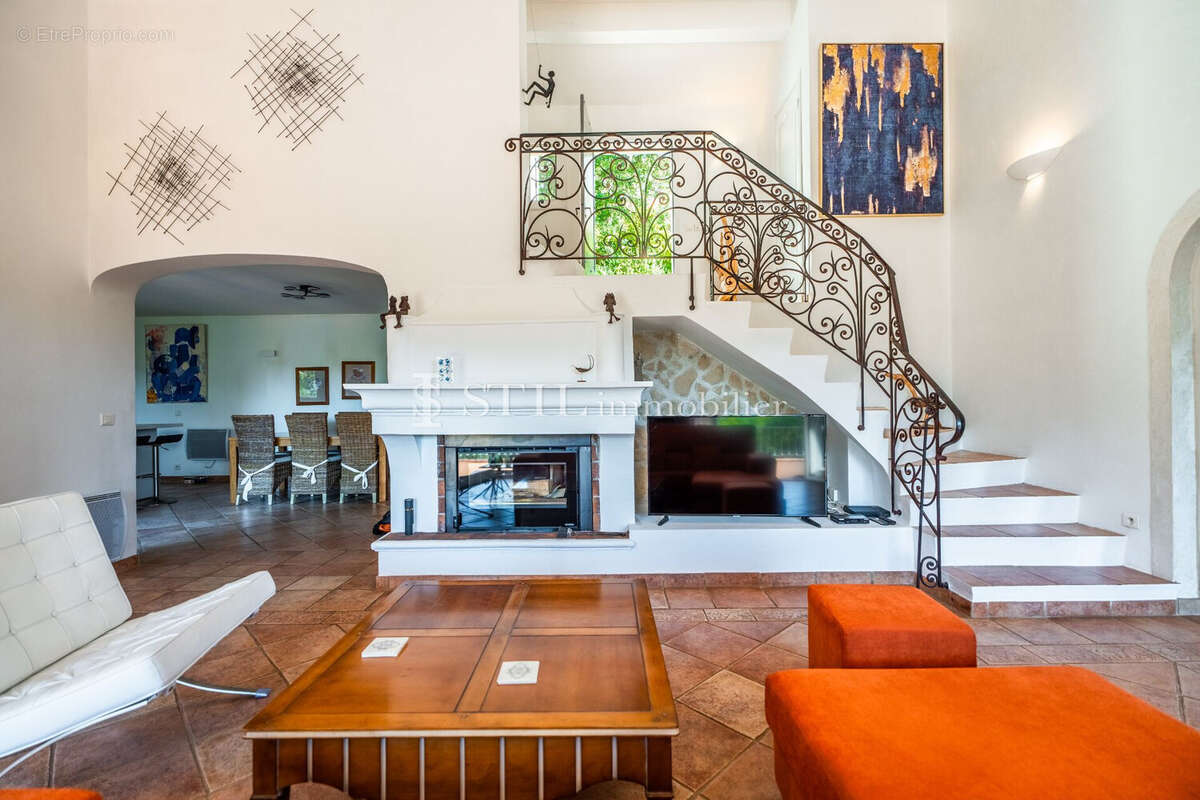 Maison à LES ISSAMBRES