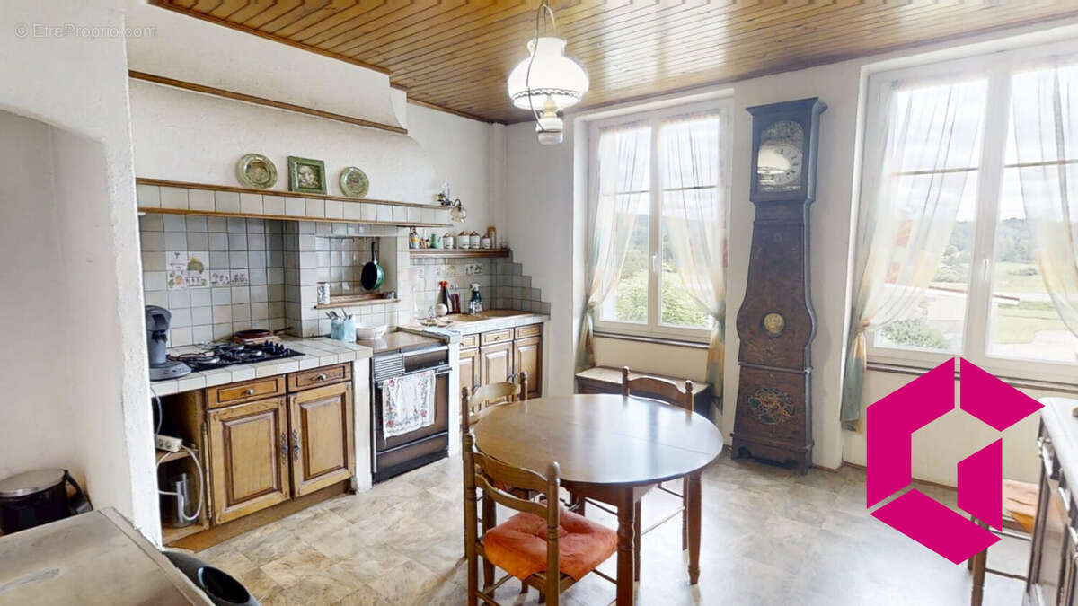 Maison à SAINT-ROMAIN-LACHALM