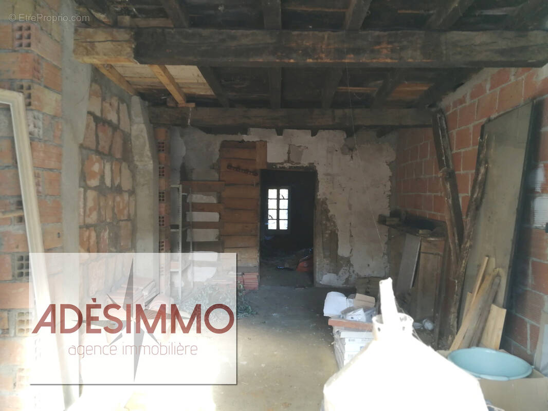 Parking à SAINT-SULPICE-SUR-LEZE