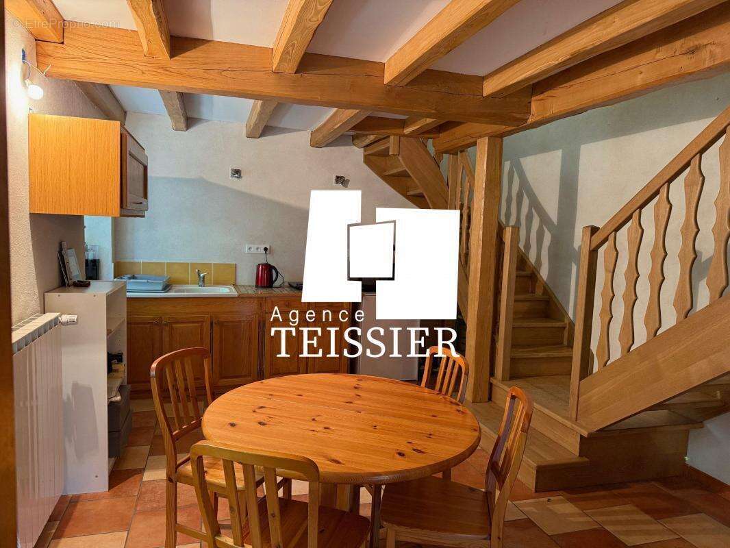 Maison à SAINT-PIERRE-SAINT-JEAN