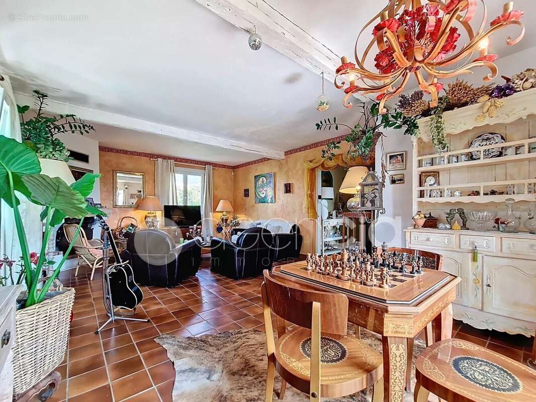 Belle villa divisée en 2 appartements à Peymeinade - photo 7