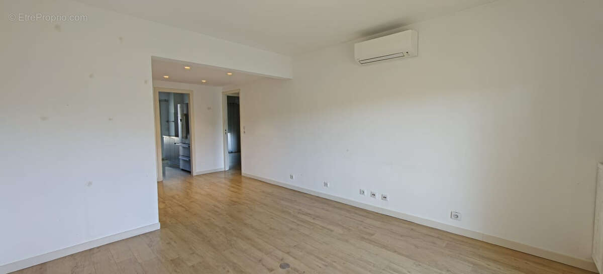 Appartement Antibes 3 pièces 64 m² habitable - 57.71 m2 carrez - dernier étage - parking et cave - photo 3