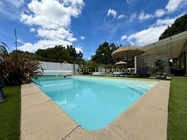 Maison 4 chambres 123 m2 avec piscine, dépandances et grand terrain - A découvrir ! - photo 15