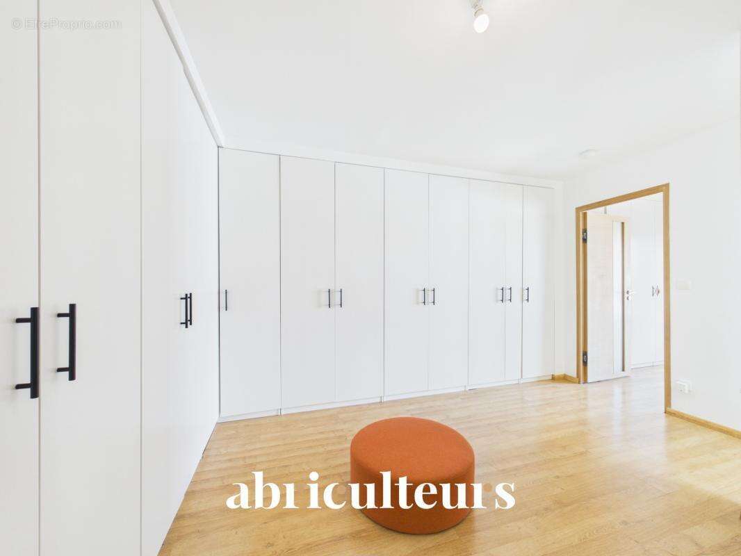 Maison familiale d'architecte de 219M2 en vente à Rezé, rue de l’Aérodrome (44400) - photo 9