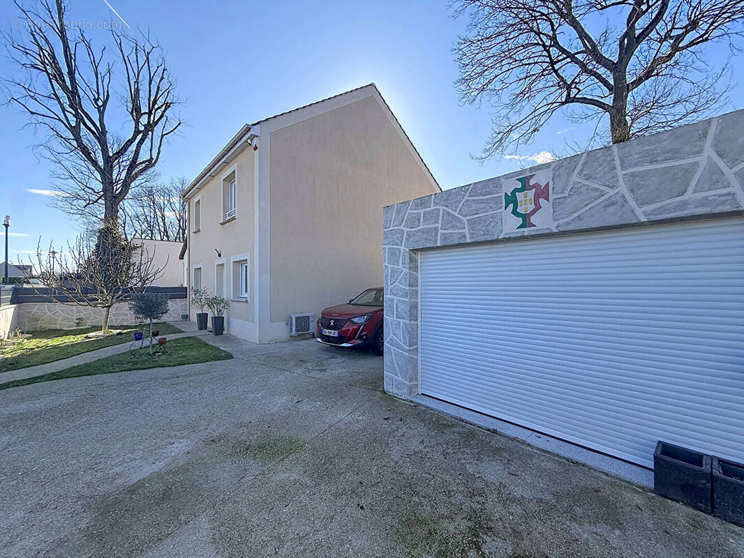 Maison à NEAUPHLE-LE-CHATEAU