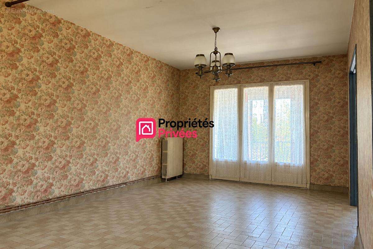 Maison 7 pièces de 140m² et  1748m² de terrain avec dépendances Manzat 63410 - photo 8