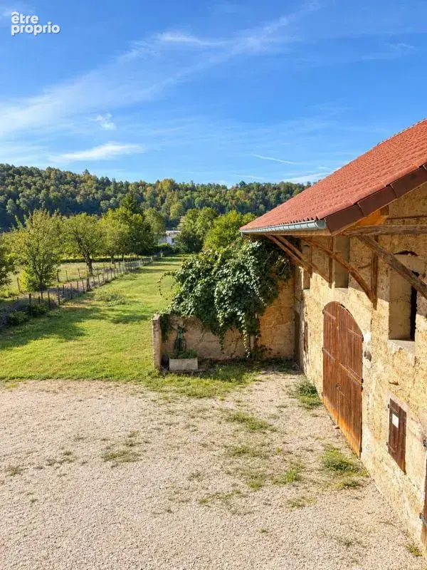 SAINT-SAVIN – Maison de caractère de 147 m² avec grand terrain et dépendance - photo 12