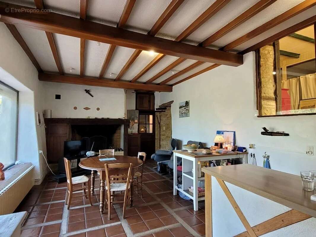 Charmante maison de campagne familiale sur un terrain de plus de 6000 m², à 10 minutes de Cahors. - photo 7