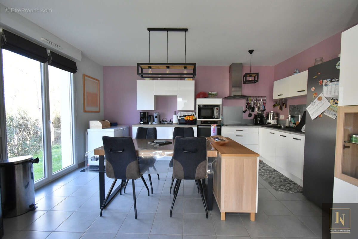 Maison 2016 - 91 m2 - Parcelle 323 m2- Theix/Noyalo - Au calme - photo 4