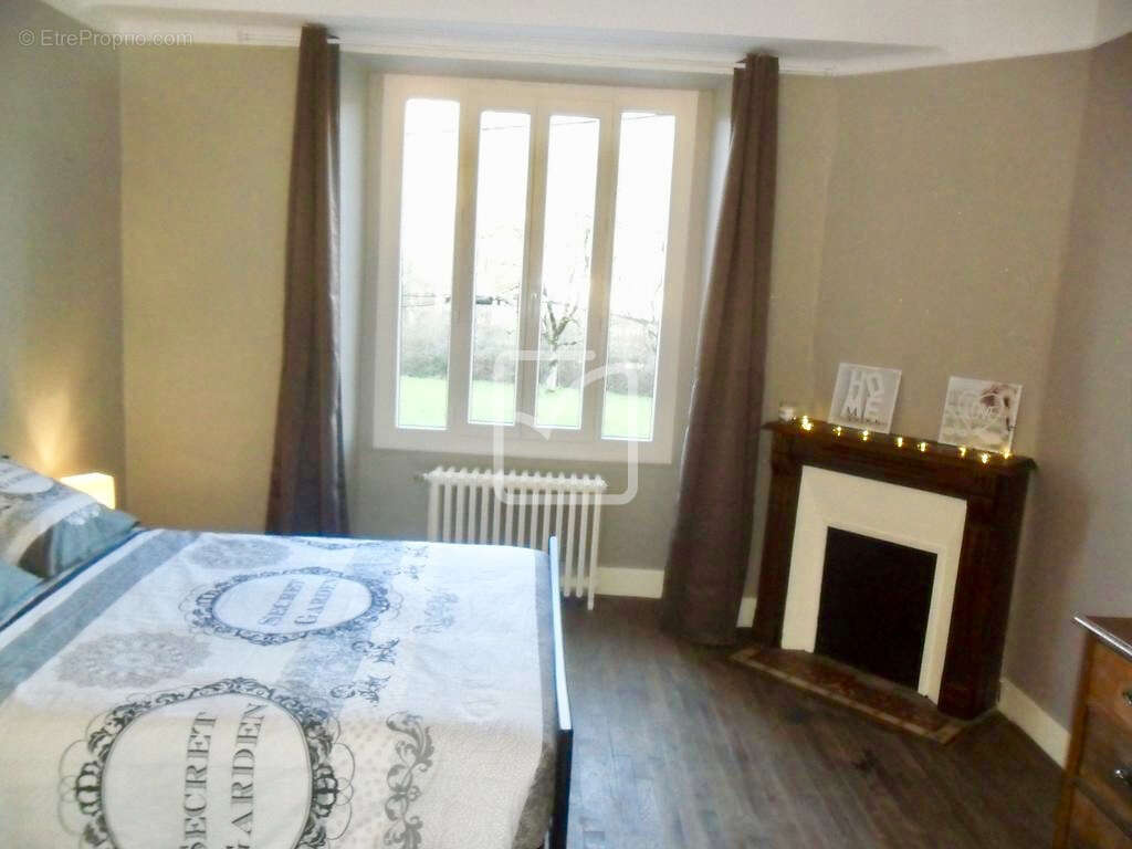 Maison à CARSAC-AILLAC