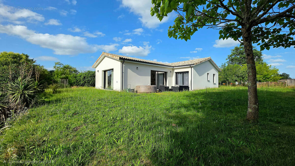 Maison à LE PIZOU