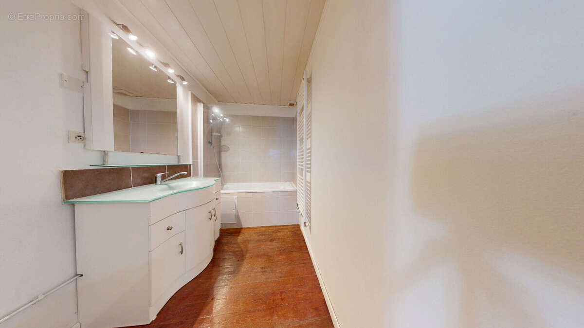 Appartement à RIVES