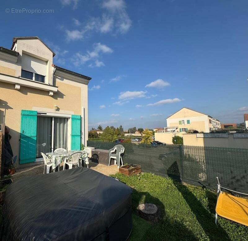 Appartement à SAINT-JUST-SAINT-RAMBERT