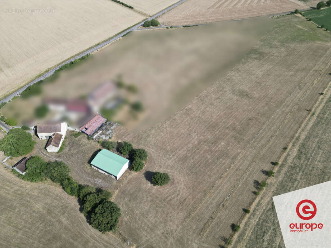 Ancienne ferme avec grange et hangar sur terrain de 4,6ha - photo 14